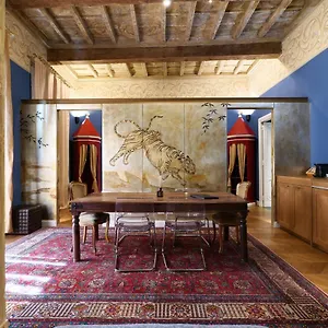 Prestige Boutique - Montenapoleone , Milán Italia